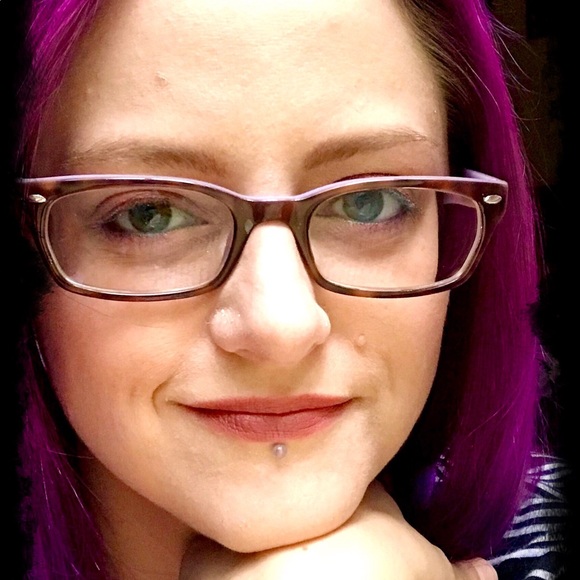 Meet your Posher, Emily - Picture 2 of 2